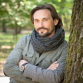 files/portrait-handsome-middleaged-man-posing-with-his-arms-crossed-serious-calm-man-spending-his-daytime-park_1_-ig-profile-photo-320-320.jpg